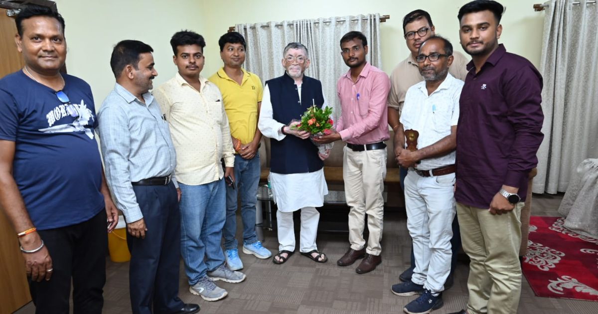 Delegation of Press Club Ghatshila met the Governor