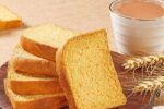 Is it right to eat toast with tea