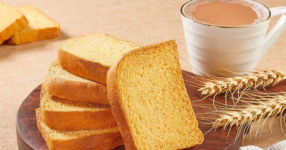 Is it right to eat toast with tea