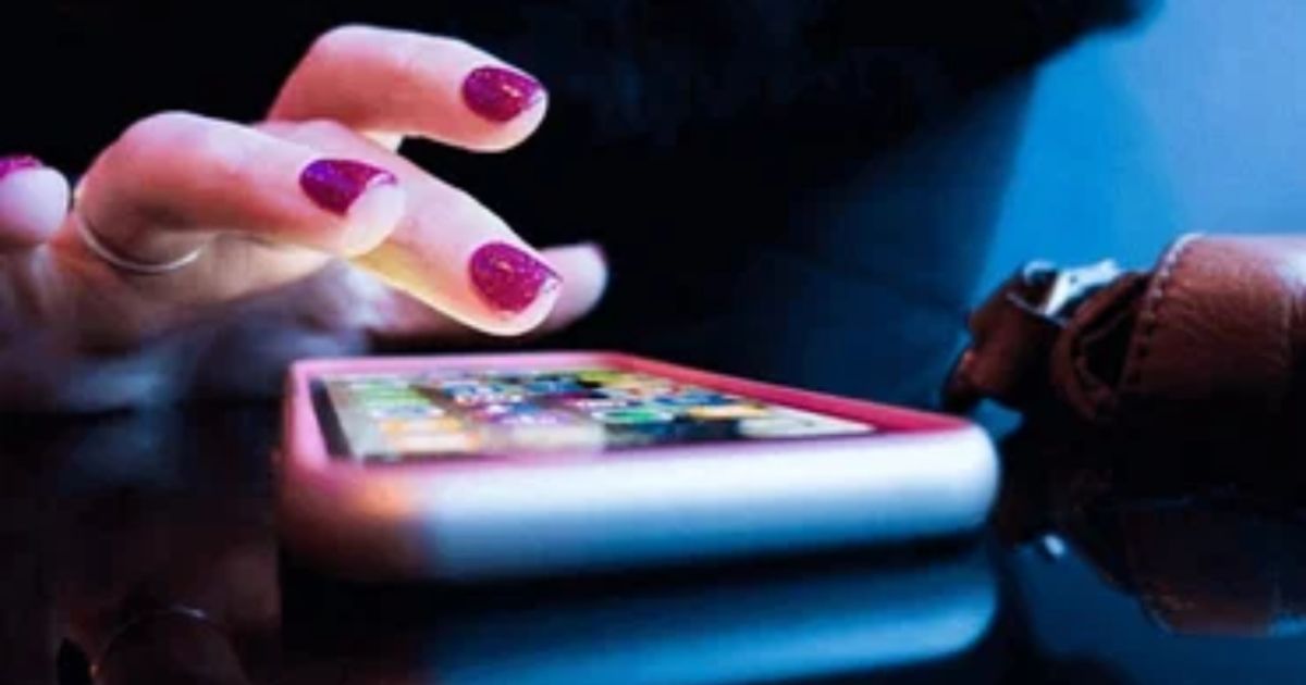 Know why smartphones have two or three microphones