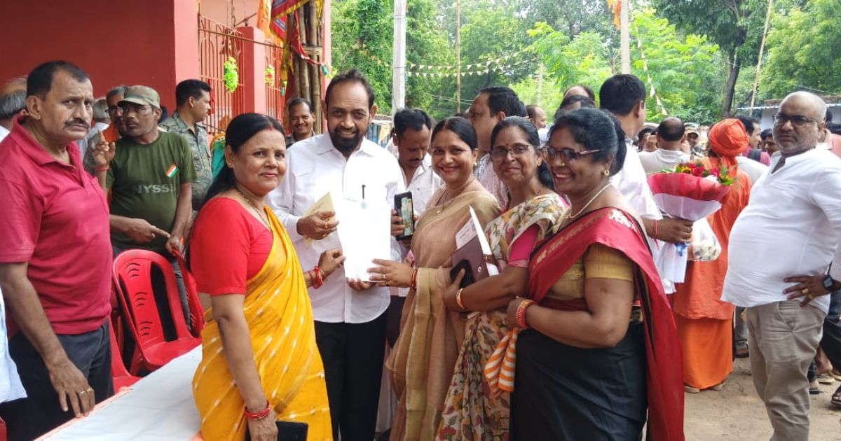 पार्षद डॉक्टर कविता परमार ने वायरलेस मैदान में लाइट