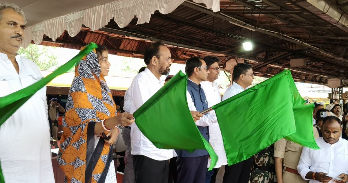 Good news for passengers: MP flagged off Tatanagar-Chaibasa and Tatanagar-Chakulia MEMU passenger trains