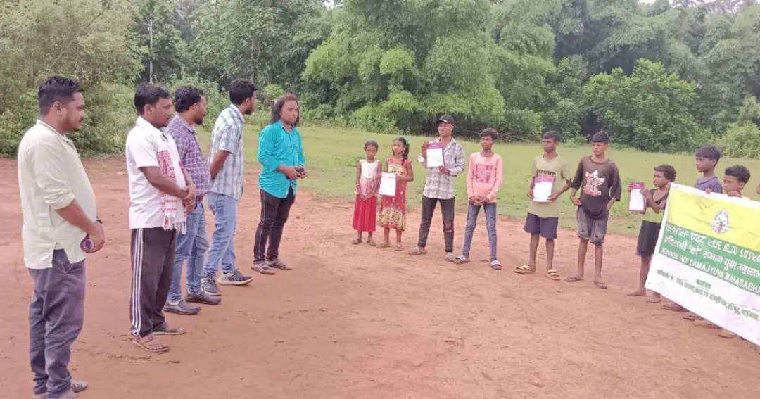 "Ho" Samaj Yuva Mahasabha organized an awareness campaign against social evils in Padsa village.