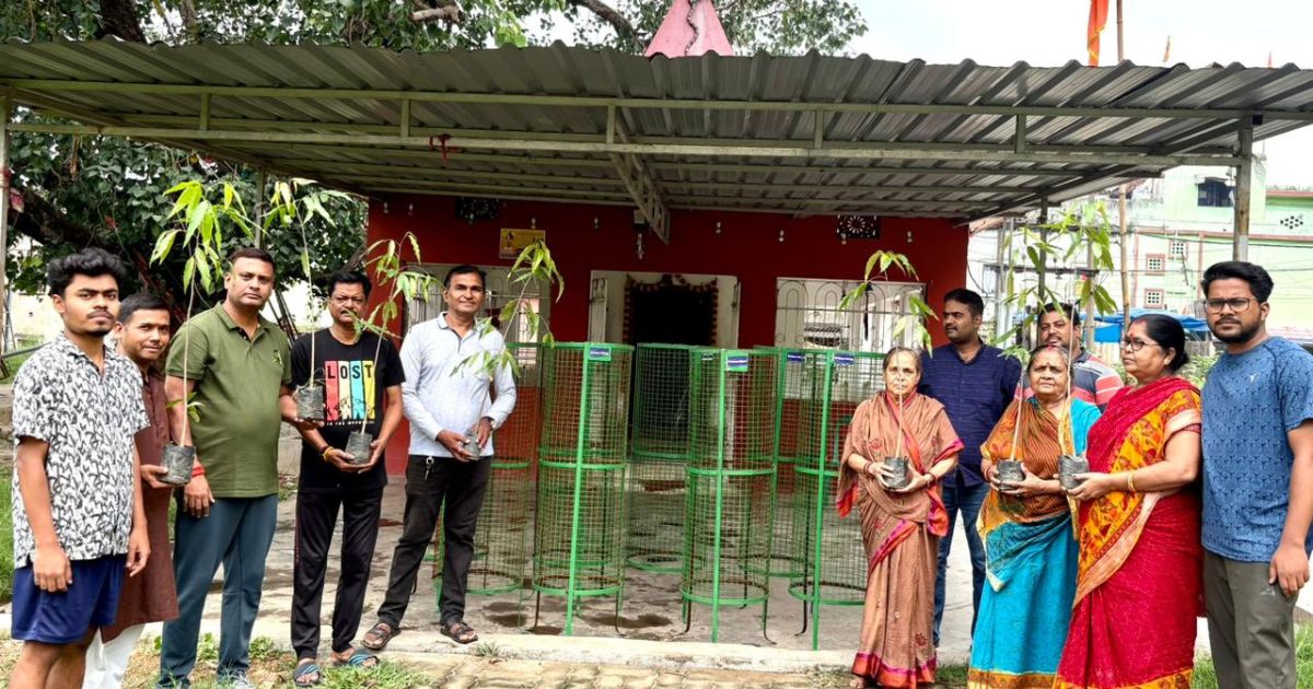 Message of saving the environment was given by planting trees in Govindpur Goverdhan Park