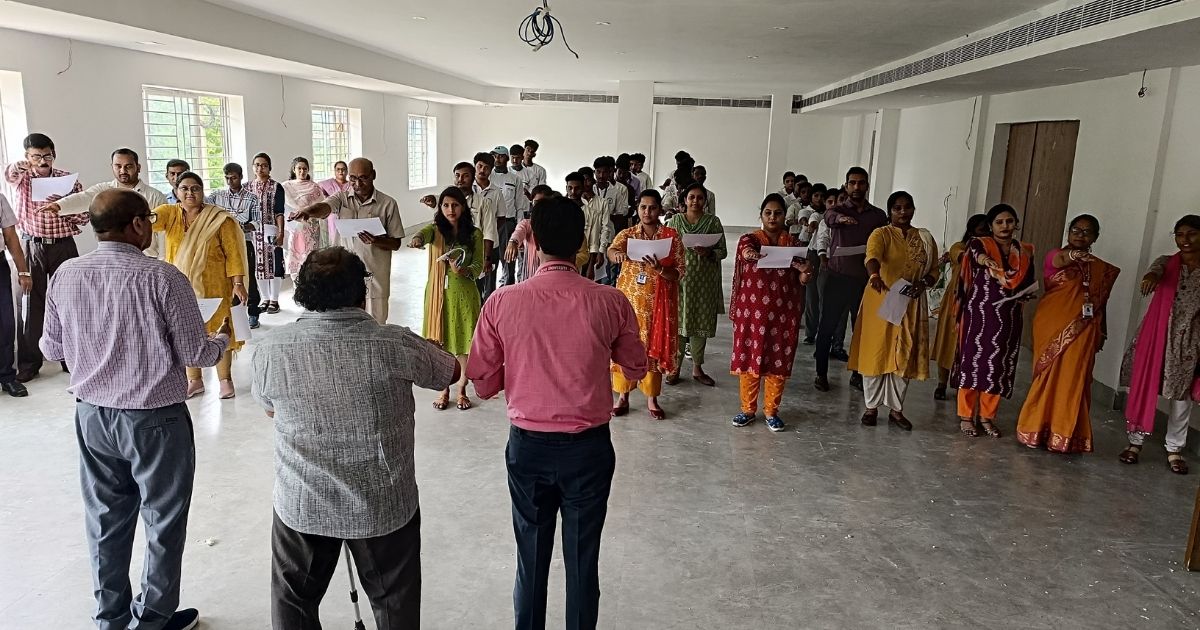 Pledge session for de-addiction was organized in Sona Devi University