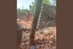 डेमेज बिजली के पोल को हटाया जा रहा है