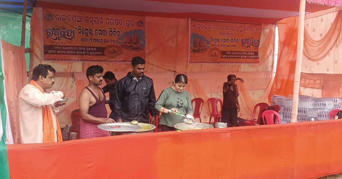बड़बिल क्षेत्र के संजुक्ता सेवा निकेतन द्वारा पुरी में शिविर