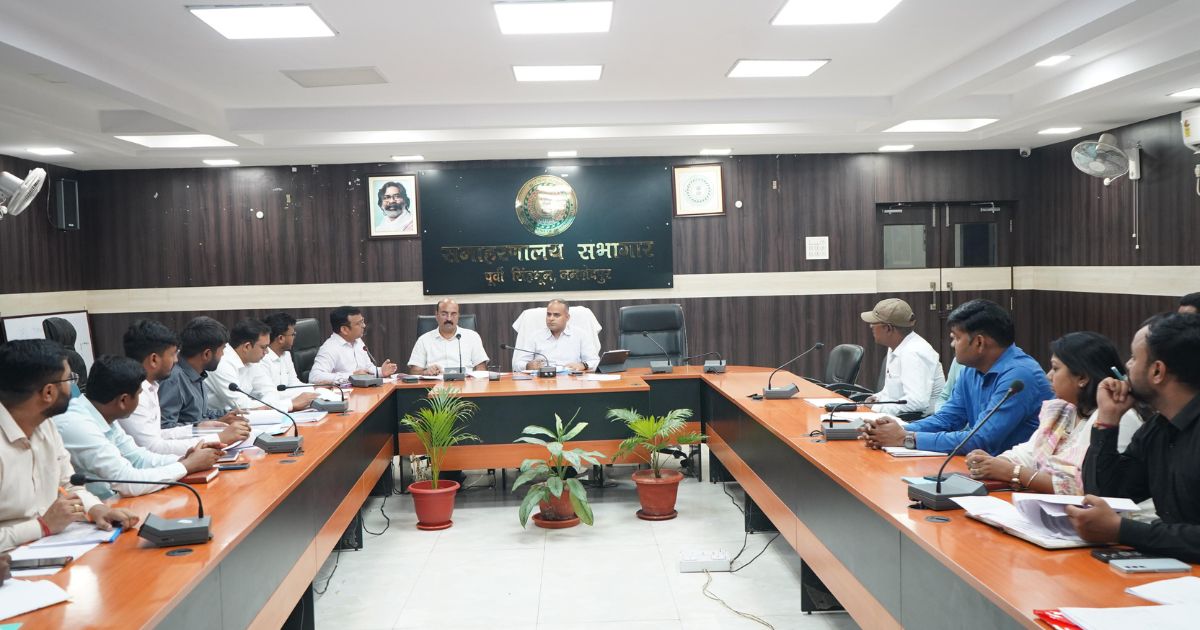 उपायुक्त ने नगर निकाय योजनाओं की समीक्षा की