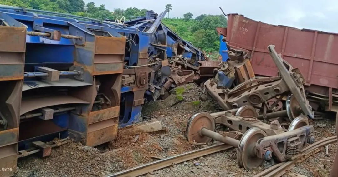 दो मालगाड़ियों की आपस में हो गई टक्कर