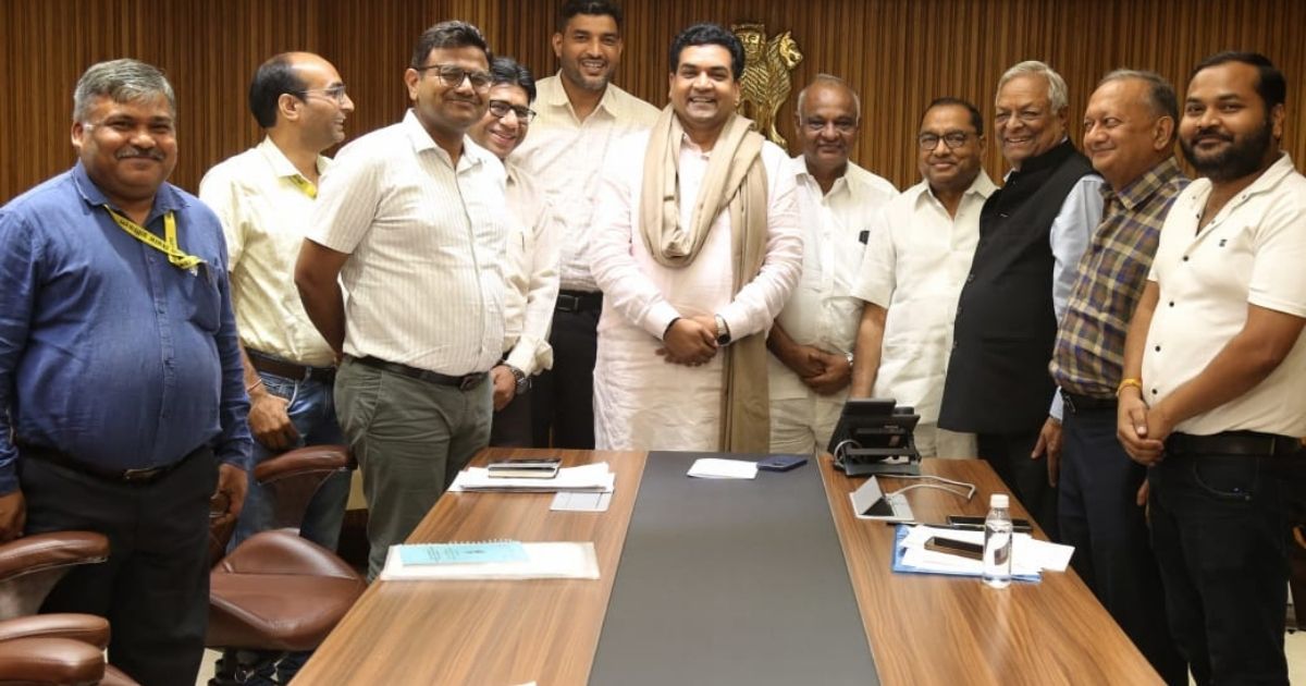 Hon'ble Minister held high level meeting with IGL officials at Delhi Secretariat