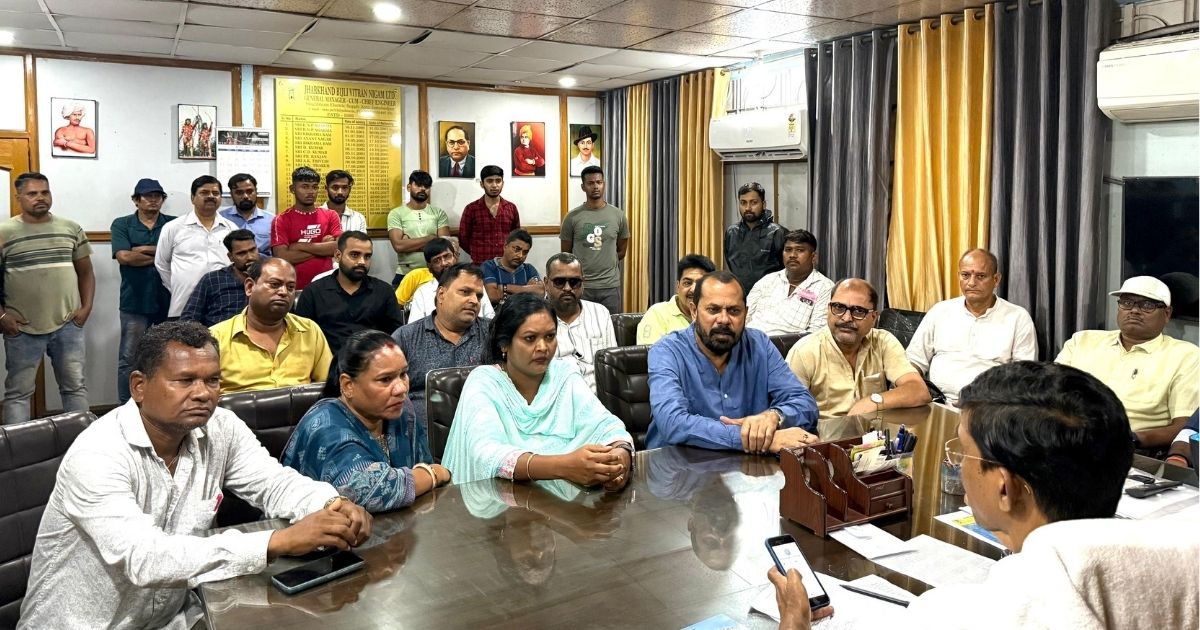 Public representatives reached GM office with Anand Bihari Dubey - District Congress