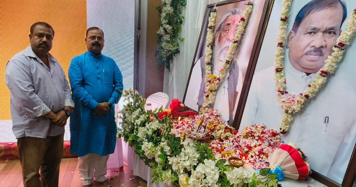 अधिवक्ताओं ने गुरु जी और रामदास को श्रद्धा सुमन अर्पित किया