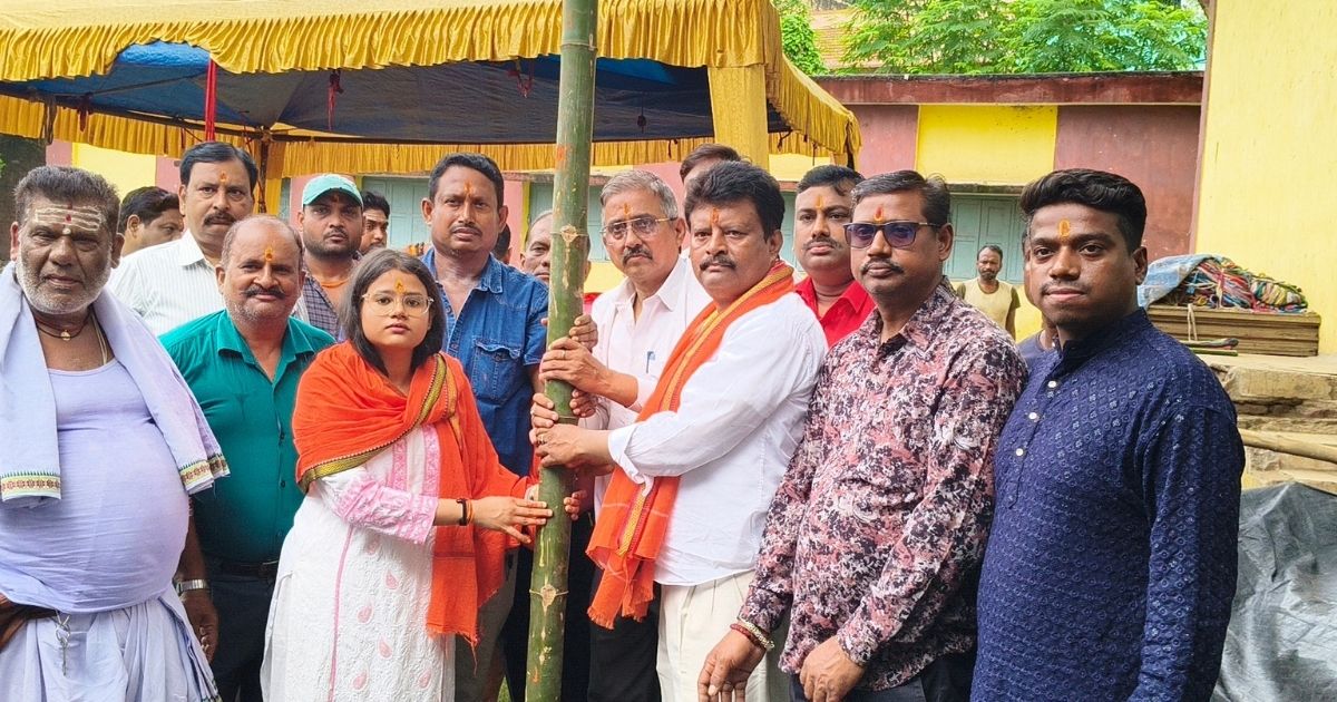 Thakur Pyara Singh Club started theme based Durga Puja pandal construction in Kashidih