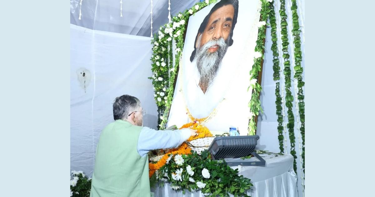 The Governor paid tribute to the late Dishom Guru Shibu Soren