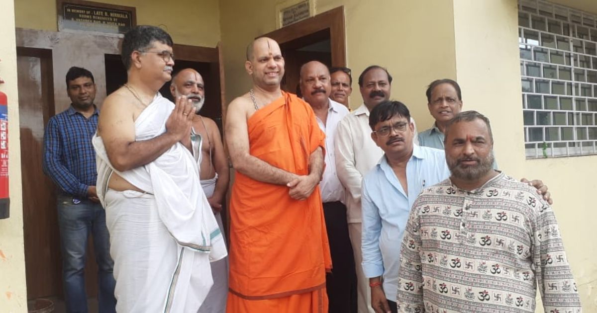 उडुपी कोनेरू मठ के पीठाधीश श्री 108 विद्या वल्लभ तीर्थ स्वामी जी