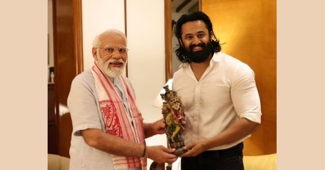 जन्मदिन पर पीएम मोदी की बायोपिक ‘मां वंदे’ का ऐलान (1)