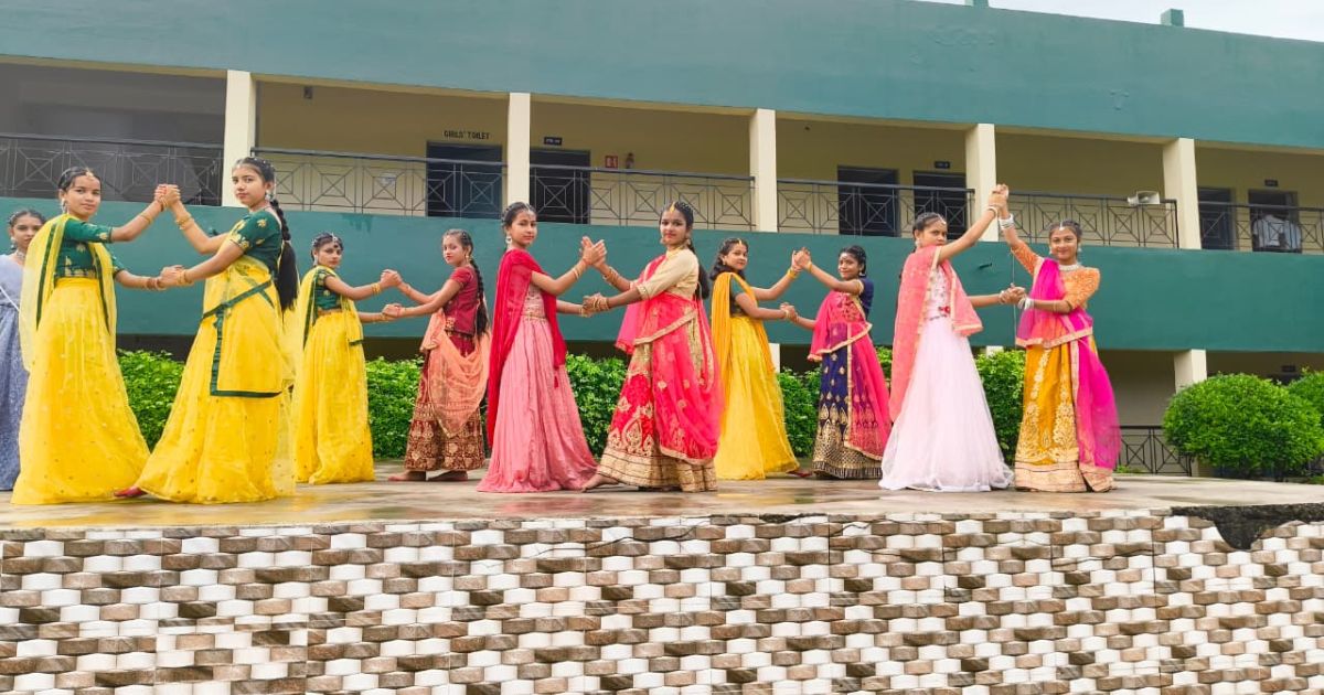 जेवियर स्कूल में नवरात्रि महोत्सव की धूमधाम