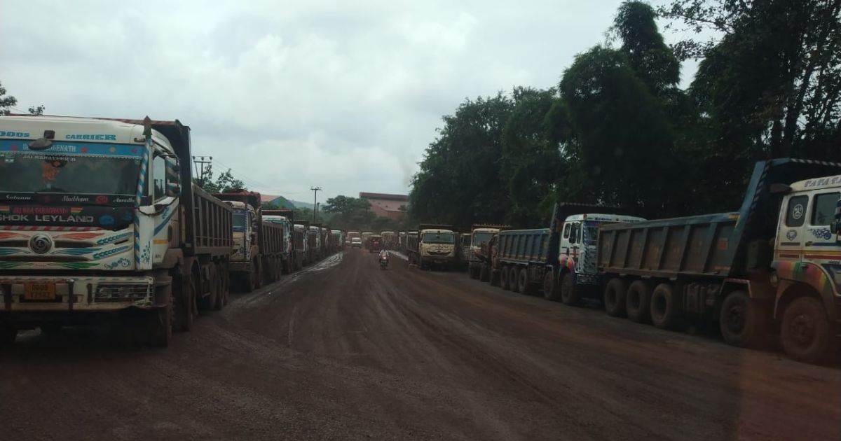 बड़बिल बोलानी मुख्य सड़कों पर अवैध पार्किंग से मार्ग अवरुद्ध