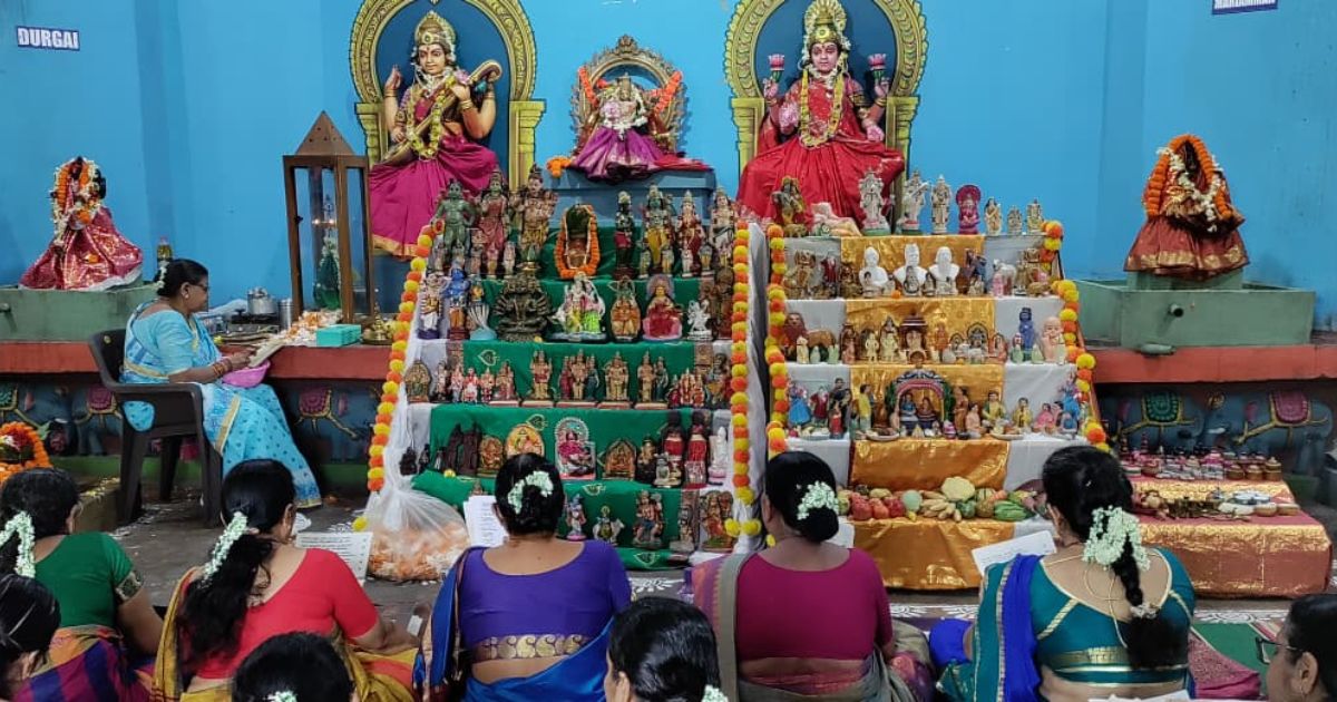 नवरात्रि उत्सव में श्री राम पादुका आश्रम की महिलाओं ने किया सामूहिक जाप