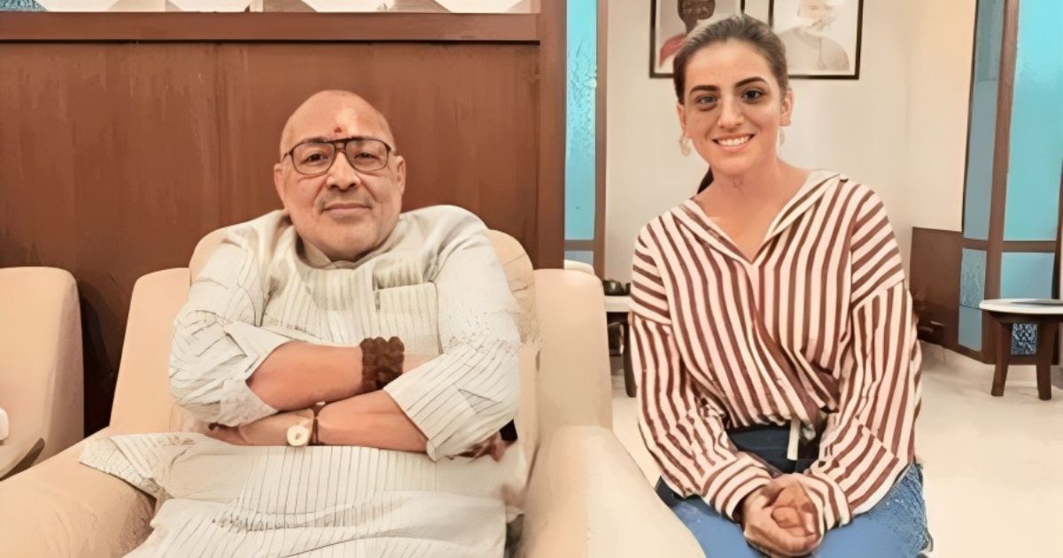 गिरिराज से मिली अक्षरा सिंह, चुनाव लड़ने की चर्चा, यूजर बोले- पवन सिंह के खिलाफ लड़िए