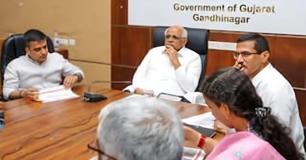 गुजरात में भूपेंद्र सरकार के सभी 16 मंत्रियों का इस्तीफा:कल 11.30 बजे नई कैबिनेट की शपथ