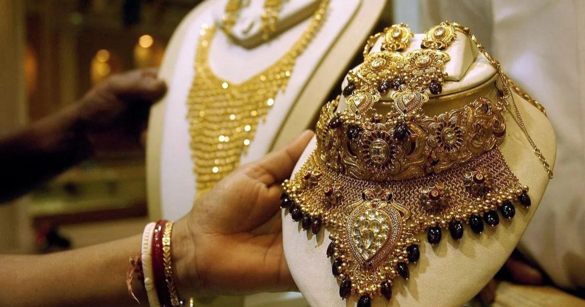 10 grams of gold crosses ₹1.19 lakh