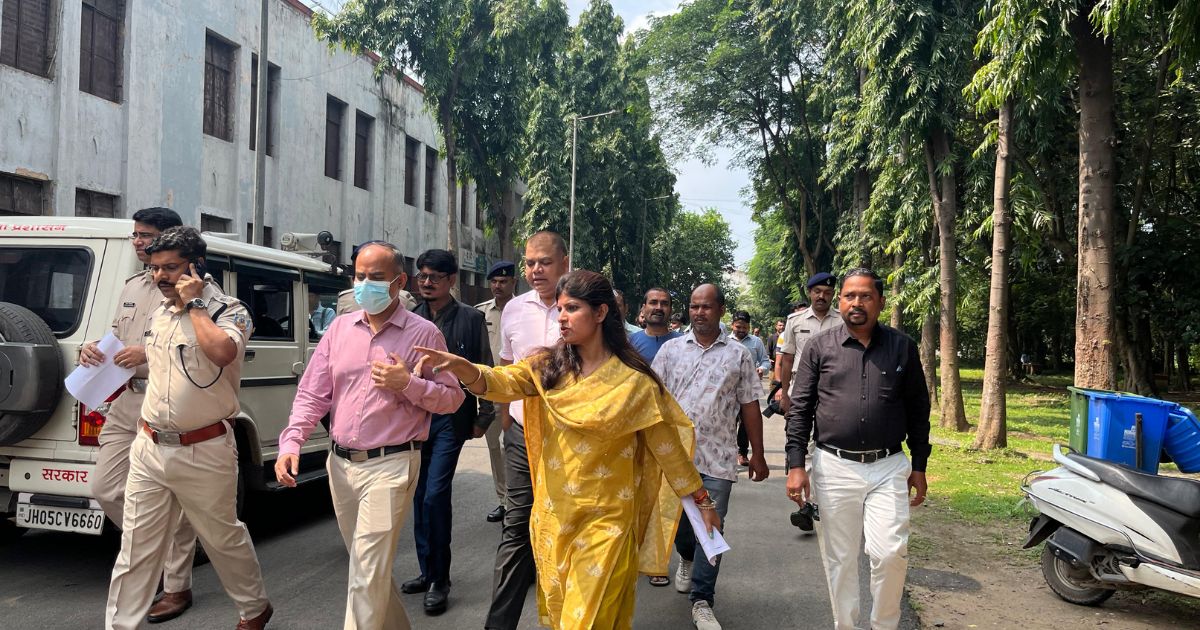 जिला निर्वाचन पदाधिकारी एवं वरीय पुलिस अधीक्षक