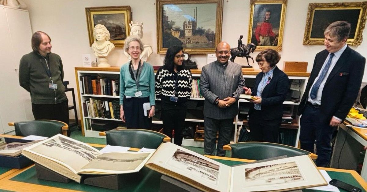 ब्रिटिश लाइब्रेरी के अधिकारियों ने दिल्ली विधानसभा