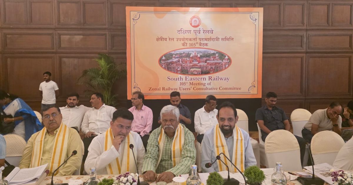 सांसद बिद्युत बरण महतो ने रेलवे बैठक में उठाए 50 अहम मुद्दे