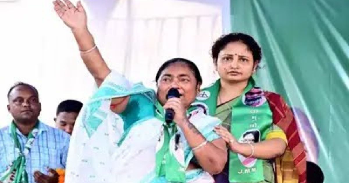 भीड़ के सामने रोने लगीं रामदास सोरेन की पत्नी