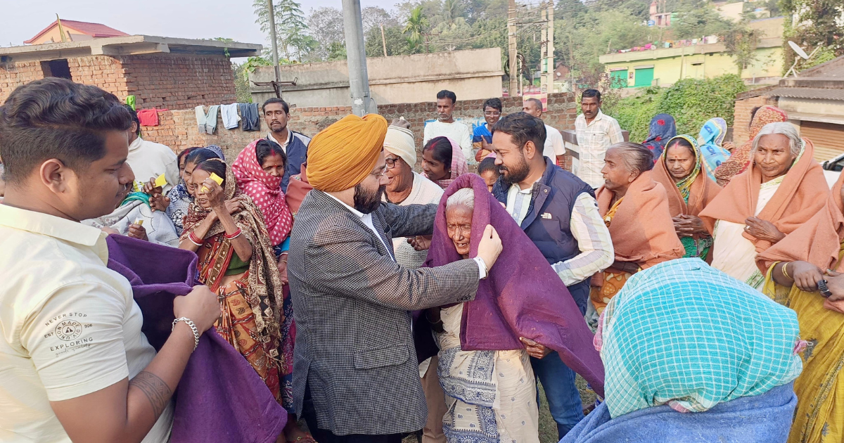 हर हर महादेव सेवा संघ की कंबल सेवा 25 वर्षों से जरूरतमंदों तक गर्माहट और मानवता का संदेश