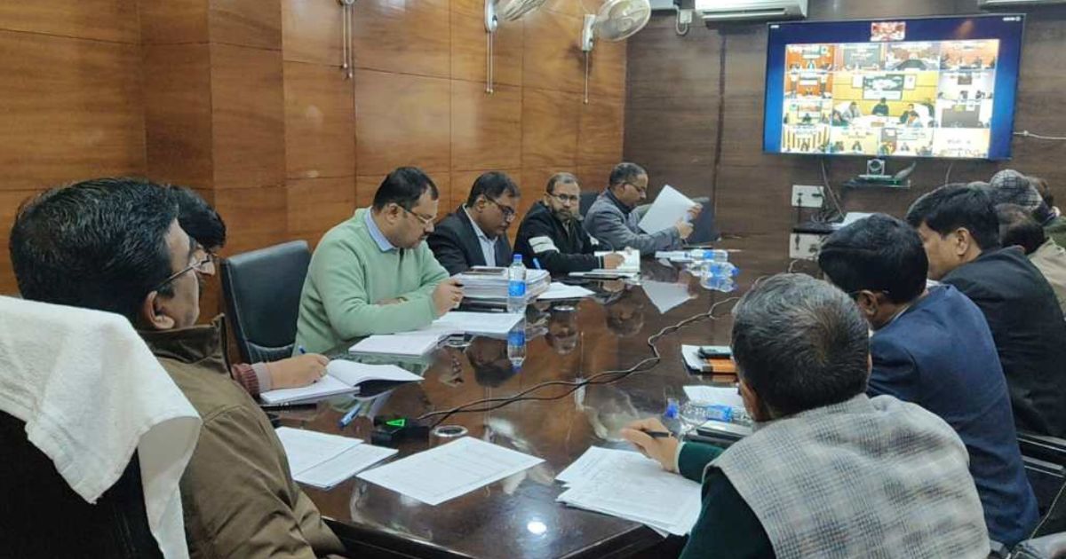 CEO reviewed district officials' work in a meeting at SIR.