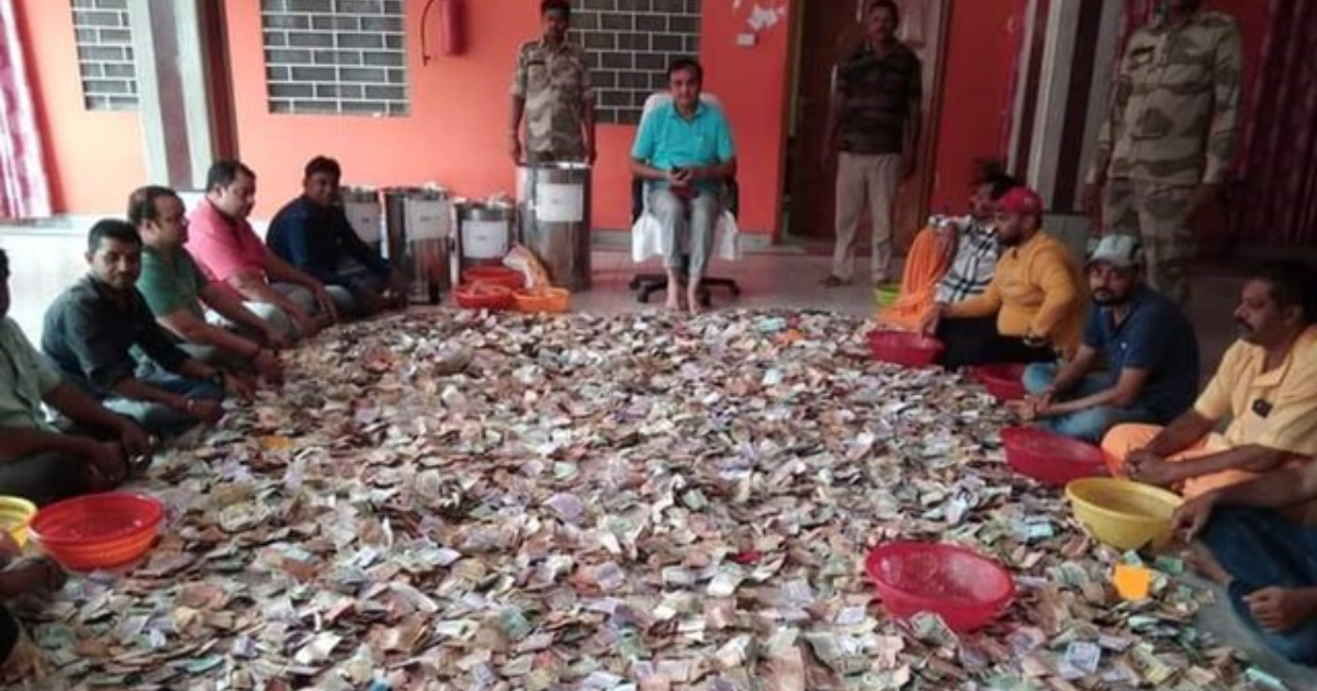 बाबा बैद्यनाथ मंदिर के दानपात्रों से निकले 15.53 लाख रुपए