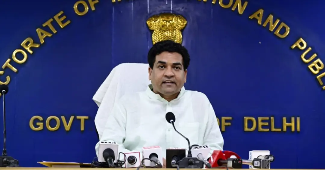 Kejriwal faces sharp attack on liquor policy केजरीवाल