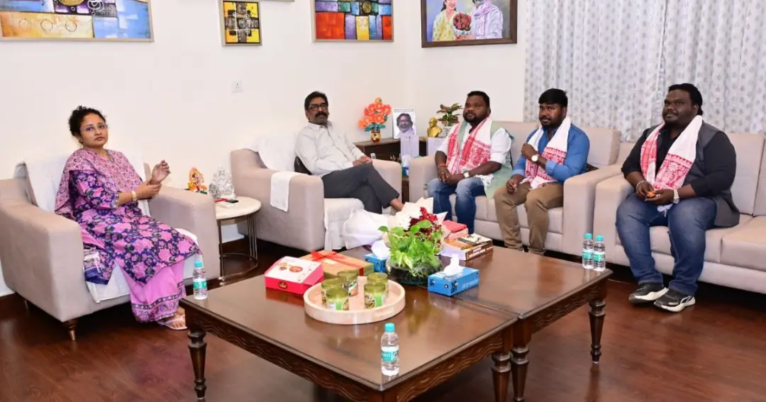 Sunny Oraon met CM Hemant Soren चक्रधरपुर