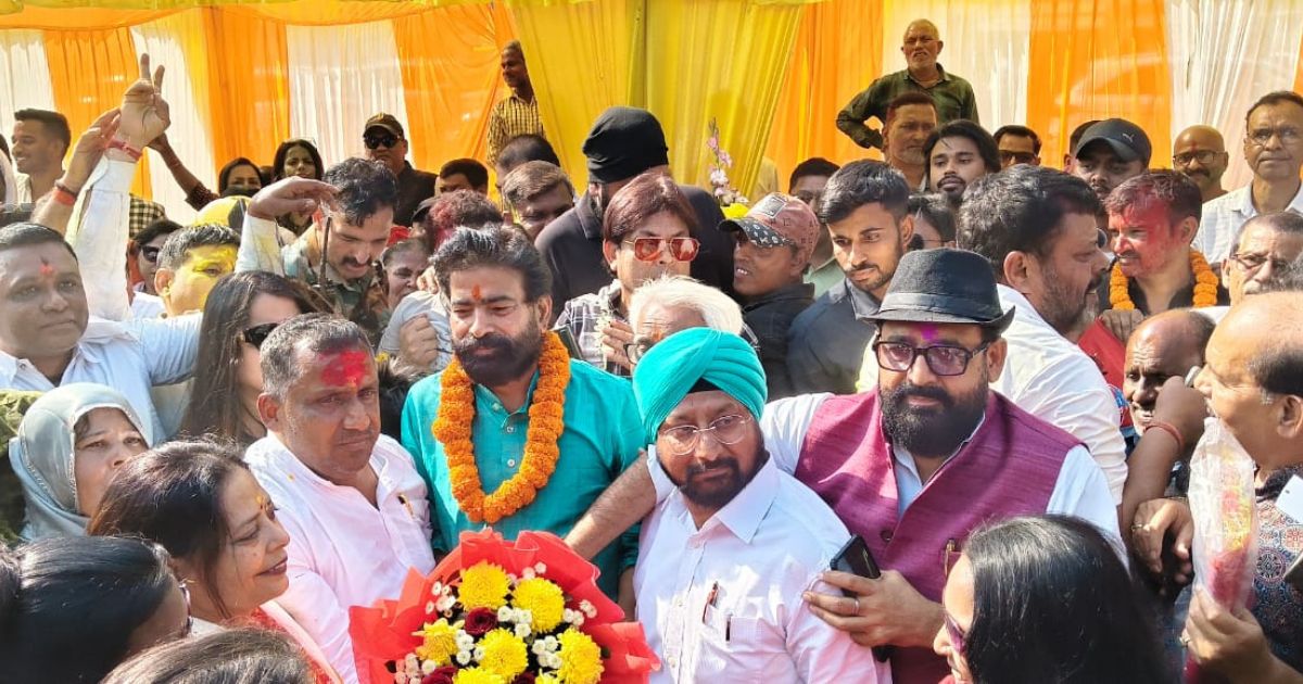 विजय खां ने सुधा गुप्ता व नौशीन खान को दी बधाई