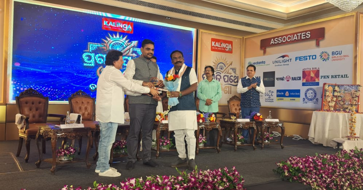 कलिंगा टीवी के कार्यक्रम मे जोड़ा निवासी रणजीत महाकुड अध्यक्ष विश्व हिंदू परिषद जोड़ा को "शांतिदूत सम्मान" से सम्मानित किया गया गया