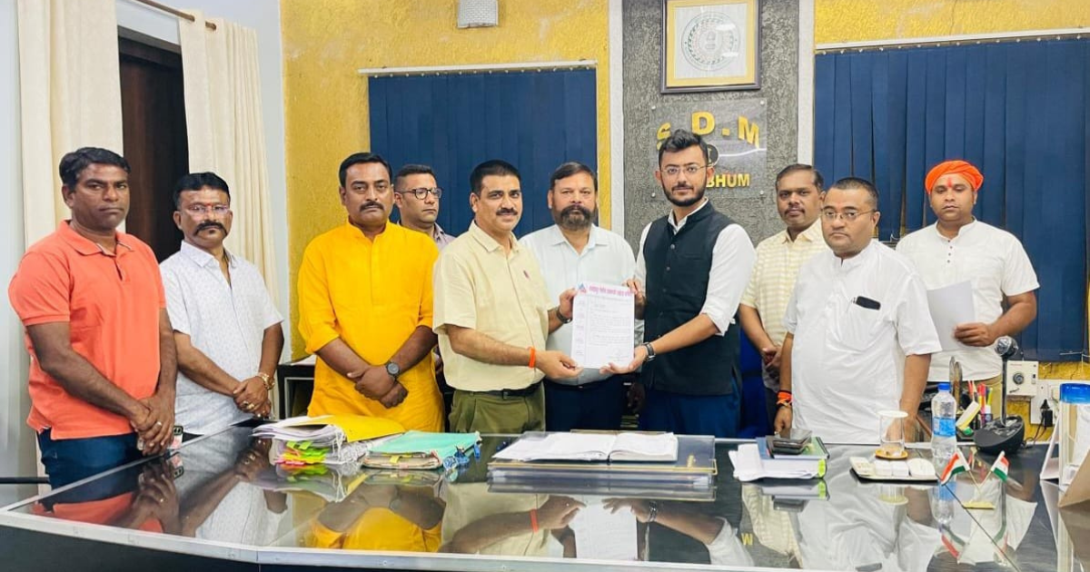 विसर्जन घाटों के सुधार और मुख्य सड़कों से ऑप्टिकल तारों का जाल हटाने की मांग, अरुण सिंह ने प्रशासन से की अपील।