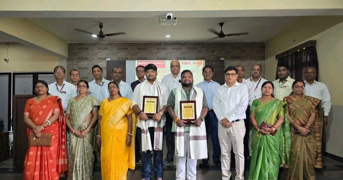 Chakradharpur मधुसूदन महतो स्कूल में भव्य सम्मान समारोह