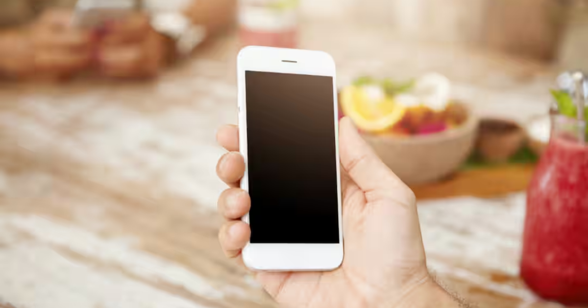 Phone को लंबे समय तक चलाना है? इन गलतियों से तुरंत बचें, वरना जल्दी खराब होगा मोबाइल