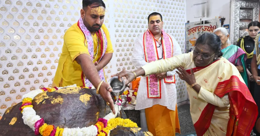 President Droupadi Murmu का मथुरा दौरा गोवर्धन पहुंचकर की पूजा-अर्चना