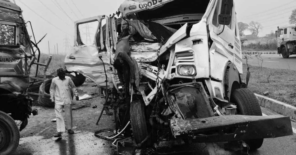 Ranchi Road Accident रिंग रोड पर भीषण टक्कर, ट्रेलर चालक की मौके पर मौत