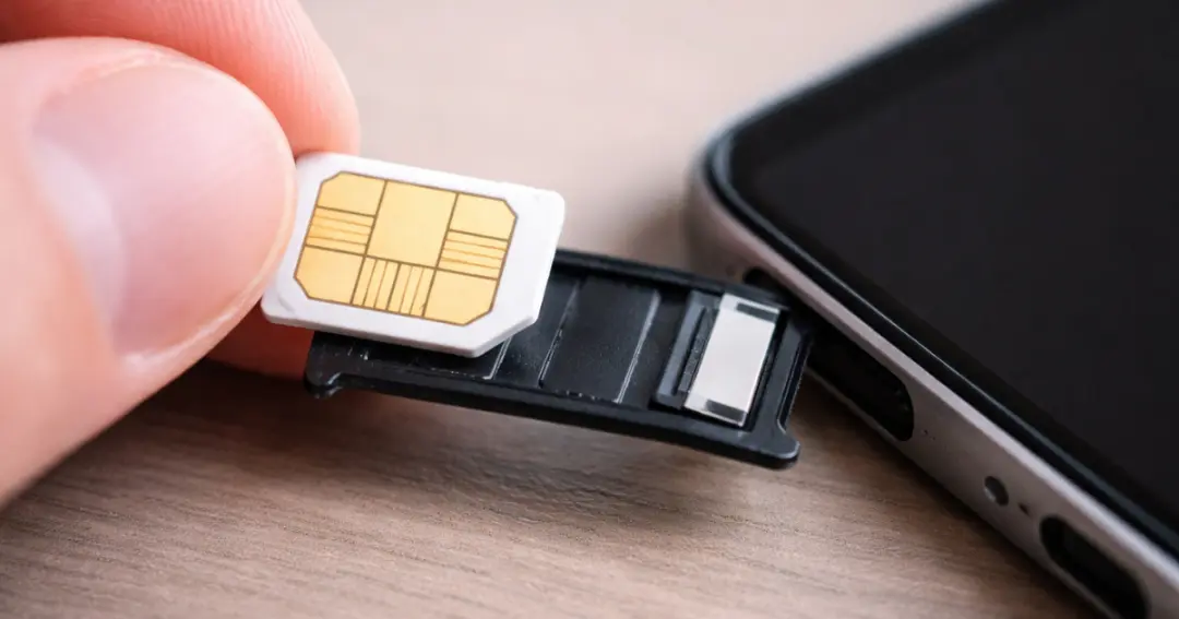 SIM Card के कोने में कट क्यों होता है जानिए इसके पीछे का असली कारण