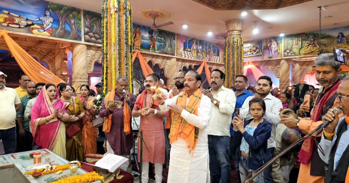 Surya Mandir Sidgora में श्रीराम मंदिर की छठवीं वर्षगांठ 5100 दीपों से जगमगाया सूर्यधाम