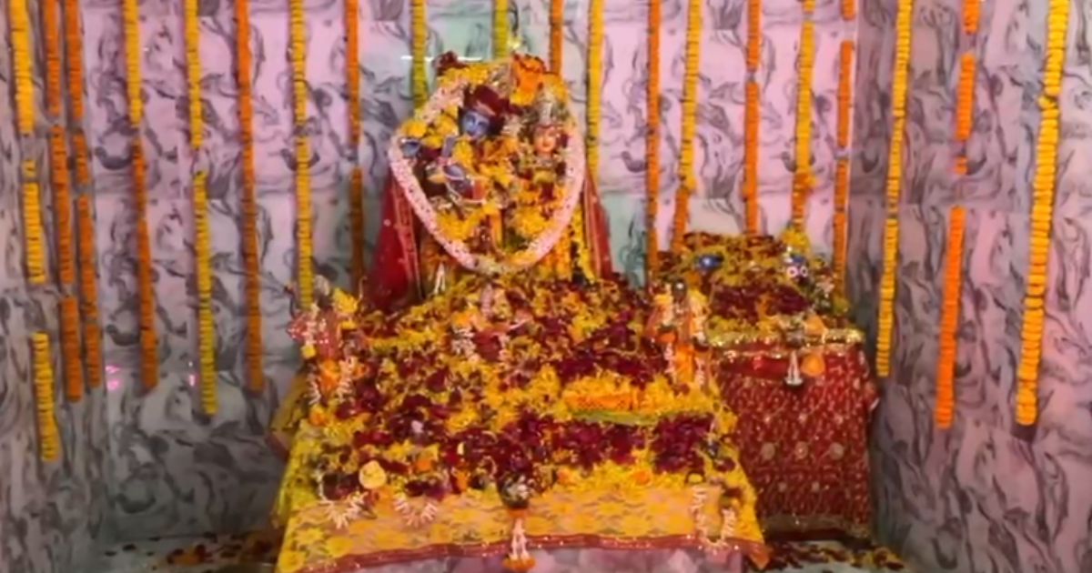 चक्रधरपुर के पंचमोड़ स्थित राधा गोविंद मंदिर में धूमधाम से मनाया गया फूलों की होली उत्सव