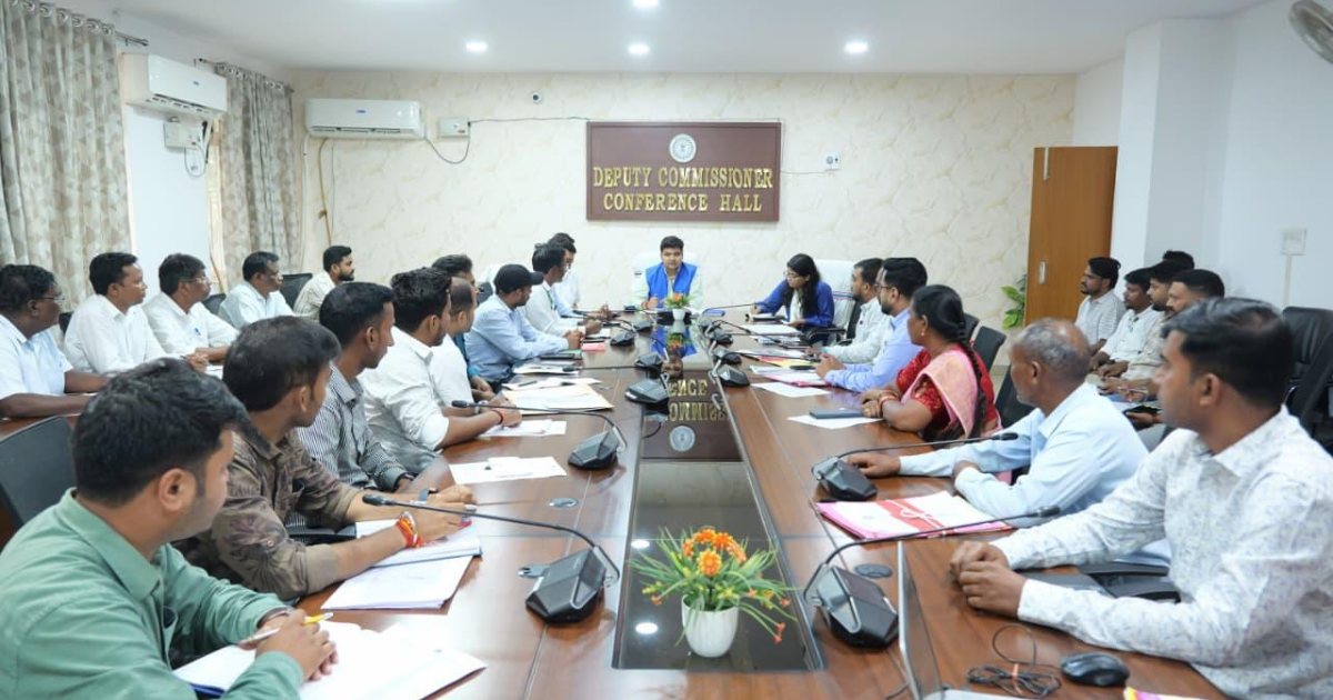 कल्याण समीक्षा बैठक: छात्रवृत्ति, साइकिल व वन पट्टा योजनाओं पर DC ने दिए सख्त निर्देश