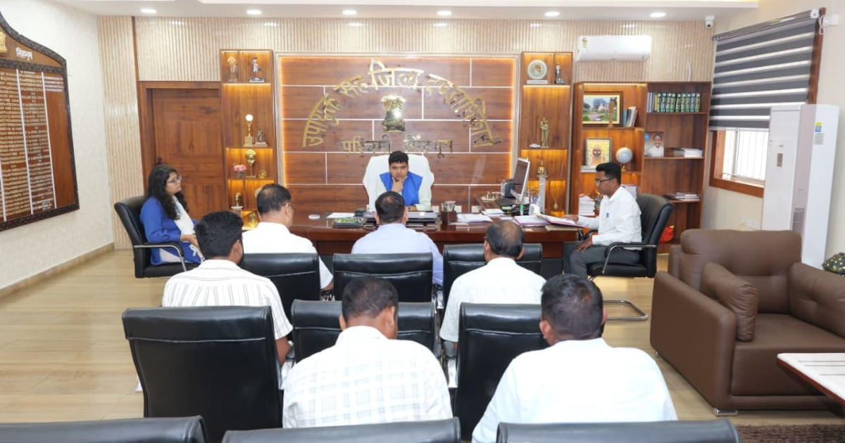 समीक्षा बैठक में DC सख्त: चरित्र सत्यापन, लंबित मामले व शस्त्र शाखा कार्यों पर तेज कार्रवाई निर्देश