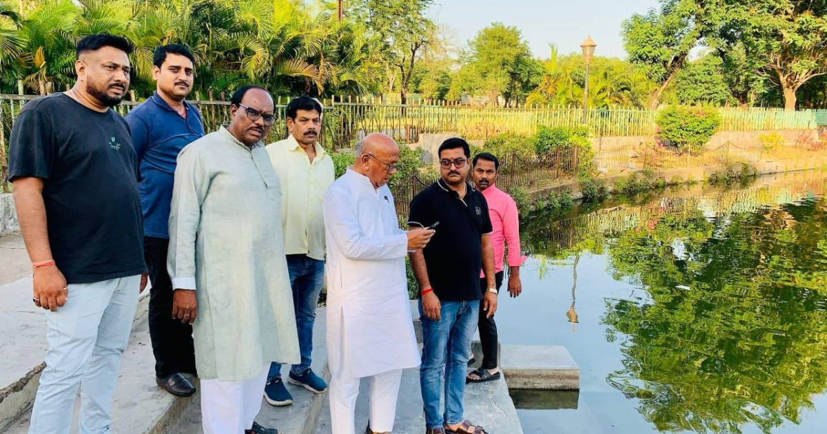 तालाब में बाहर से पानी आ रहा है, शैवाल पैदा हो रहे हैं जो ऑक्सीजन सोखते हैं-सरयू राय