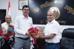 नव पदस्थापित उपायुक्त ने पदभार ग्रहण किया, निवर्तमान उपायुक्त ने पुष्पगुच्छ भेंट कर दी शुभकामनायें