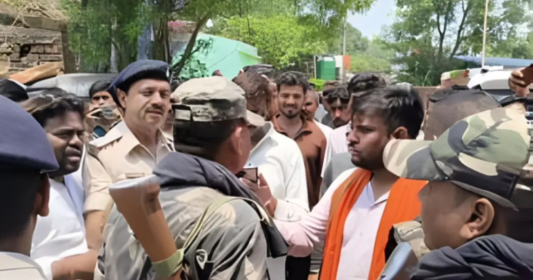 Railway team attacked while trying to remove encroachment रेलवे